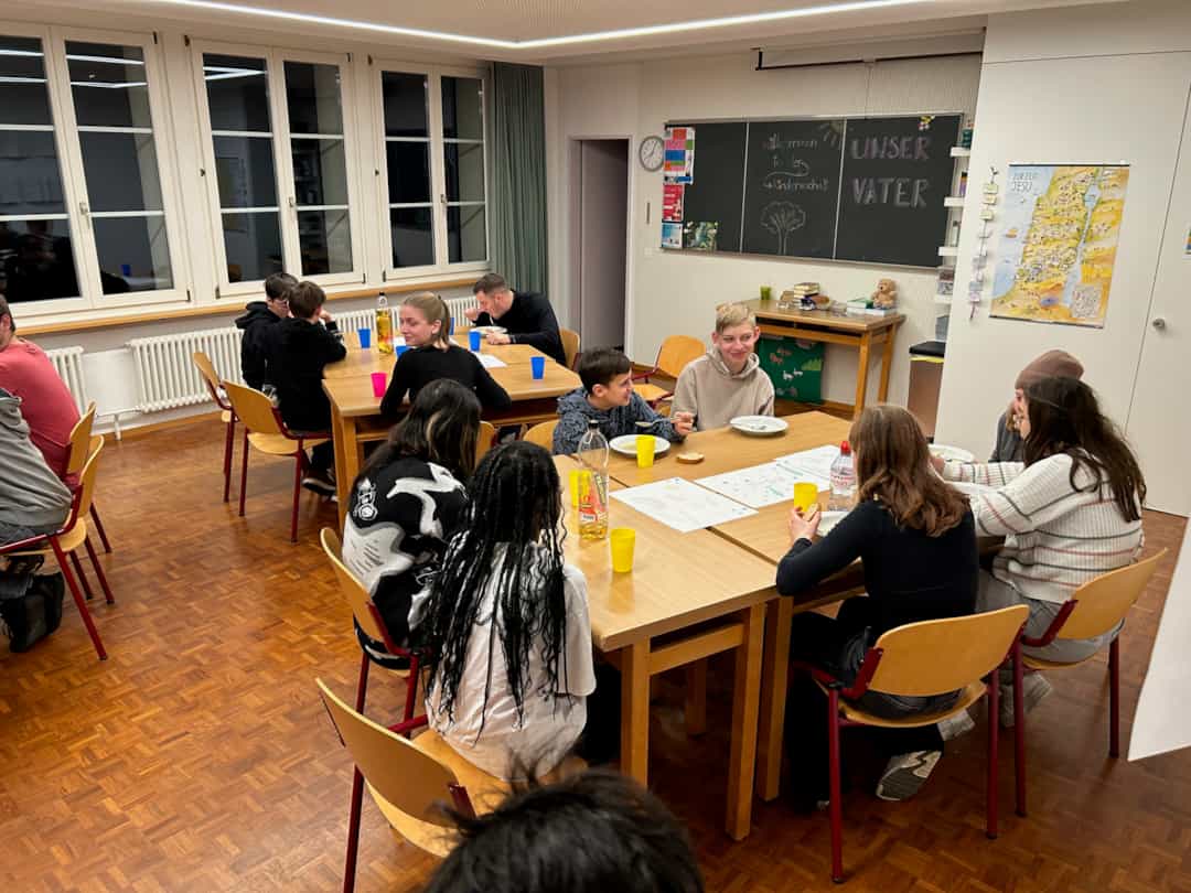 Essen und Jugendgruppe